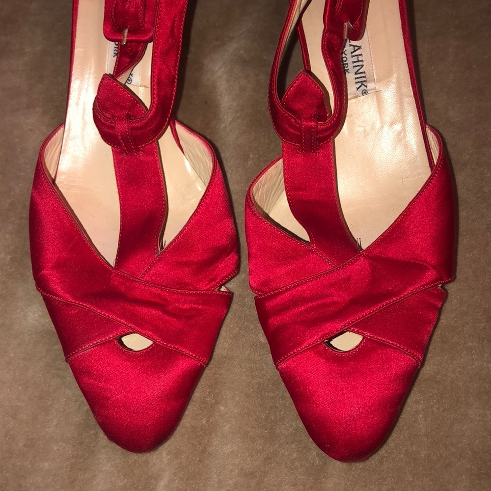 Manolo Blahnik Red Silk T-straps Kitten Heel Sz. 38 1/2 - Picture 3 of 12